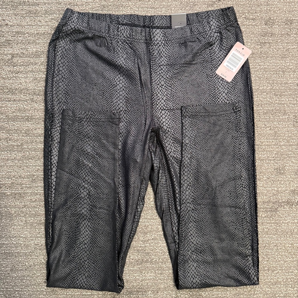 Torrid Black And Gray Snakeskin Leggings